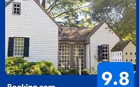 Cozy Colonial 1740 Cottage